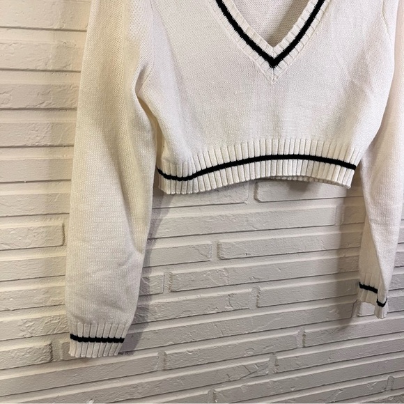 H&M White and Black Cropped Academia Long Sleeve Sweater, Women’s Size Medium - Picture 4 of 7